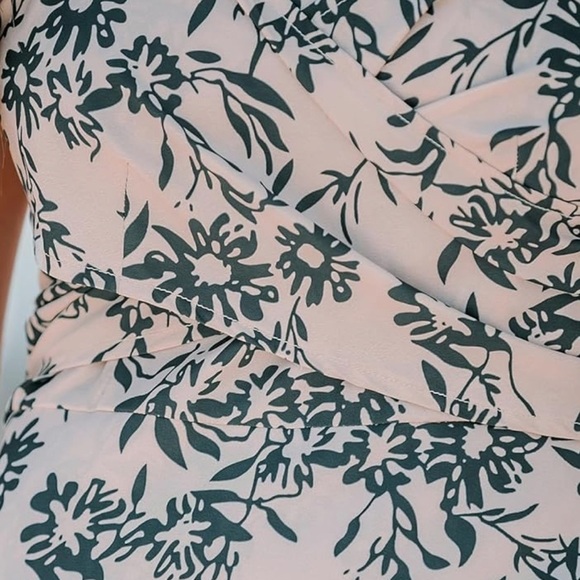 New CUPSHE Floral Print Wrap-Front Mini V-Neck Dress Sz Medium - Picture 11 of 11